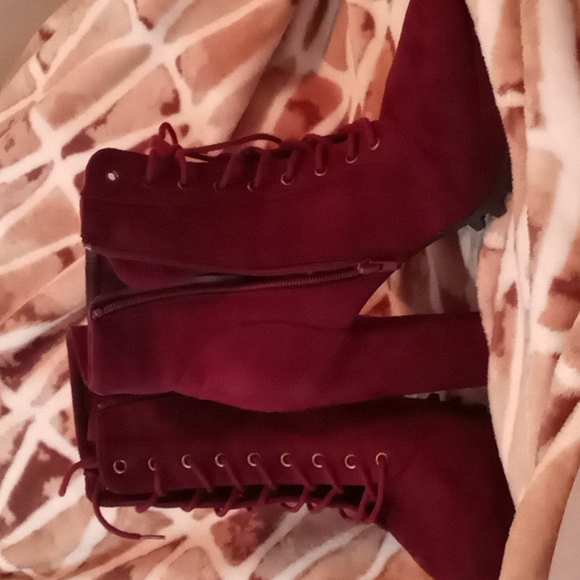 Heeled boots - Picture 3 of 3